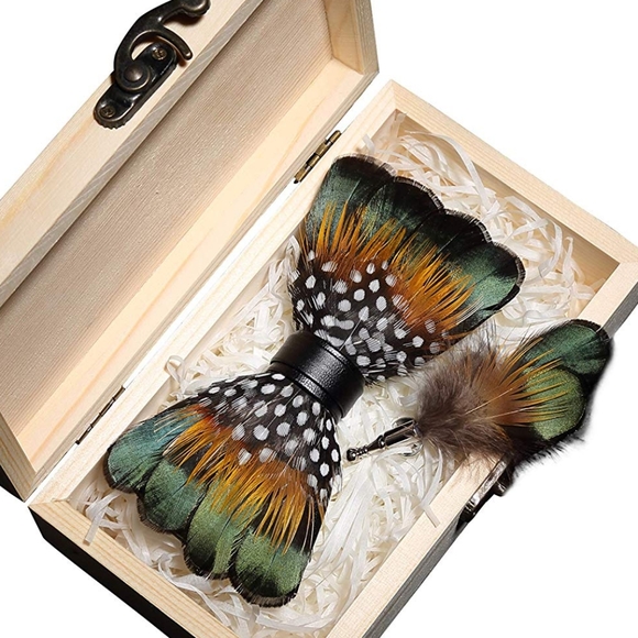Mens Natural Feather Pre Tied Bow Tie & Lapel Pin - Picture 2 of 4